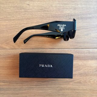 Gafas de sol Prada PR 17WS negras