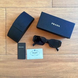 Gafas de sol Prada PR 17WS negras