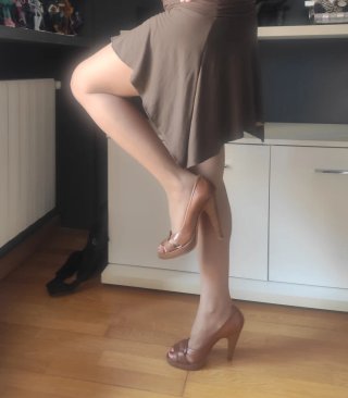 VESTIDO MARRÓN SEXY ASIMÉTRICO