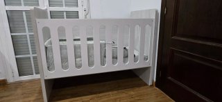 Cuna de bebé con colchon