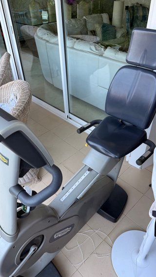 Bicicleta reclinada Technogym Excite 700i