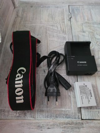 Canon EOS 600D + Obbiettivo EF-S 18-55 3,5-5,6 IS