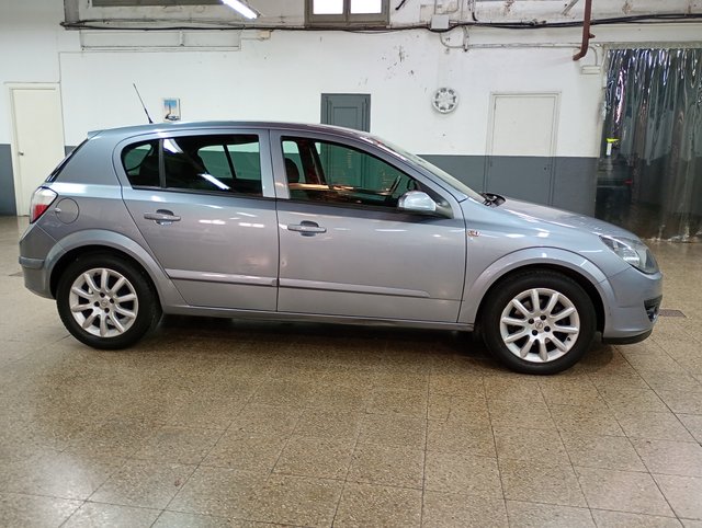 Opel Astra 1.6 Enjoy 105 cv