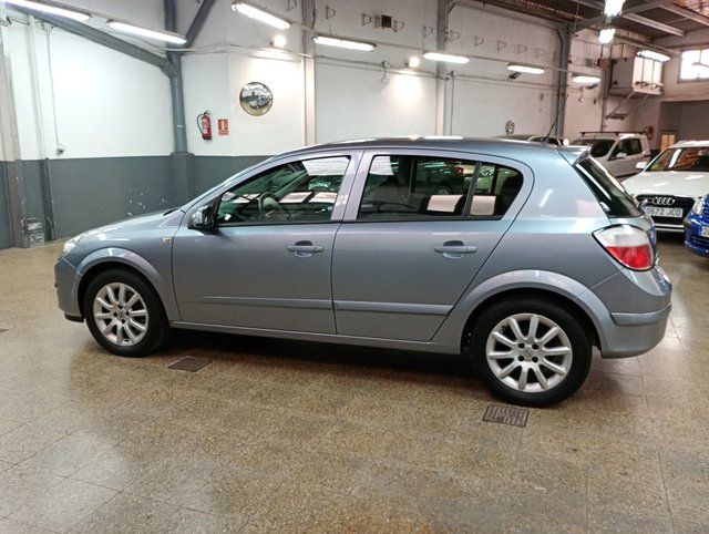 Opel Astra 1.6 Enjoy 105 cv