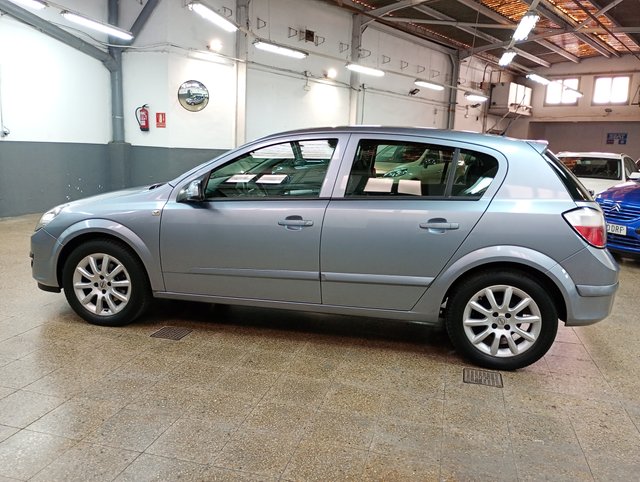 Opel Astra 1.6 Enjoy 105 cv
