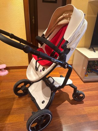 Carrito de bebé FooFoo blanco y rojo,