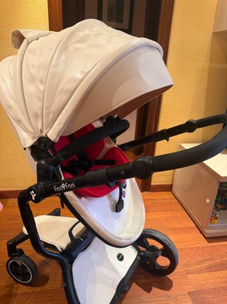 Carrito de bebé FooFoo blanco y rojo,