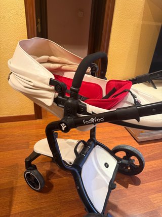 Carrito de bebé FooFoo blanco y rojo,