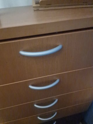 Cómoda alta de madera