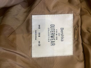 Anorak camel con capucha y pelo