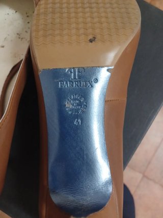 Zapatos salón de piel. Farrutx Talla 41