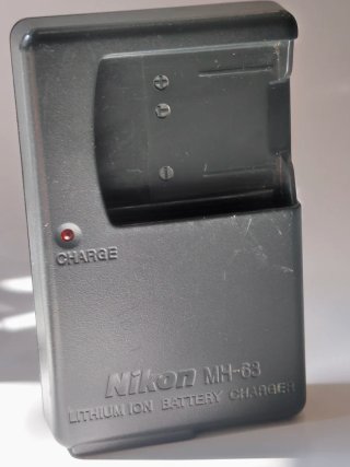 Cargador Nikon MH-63