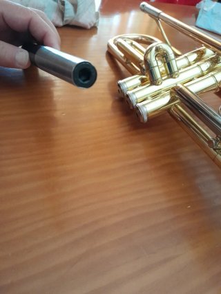 Herramienta para reparar trompeta