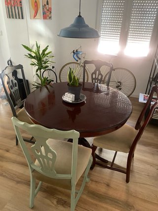 Mesa extensible y 6 sillas