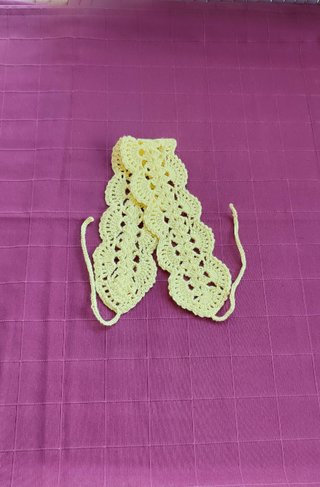Diadema de encaje amarillo hecha a mano