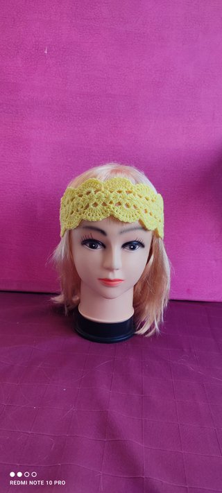 Diadema de encaje amarillo hecha a mano