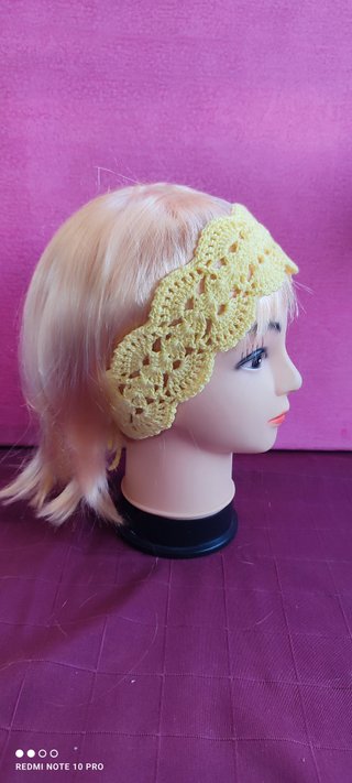 Diadema de encaje amarillo hecha a mano