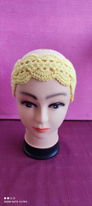 Diadema de encaje amarillo hecha a mano