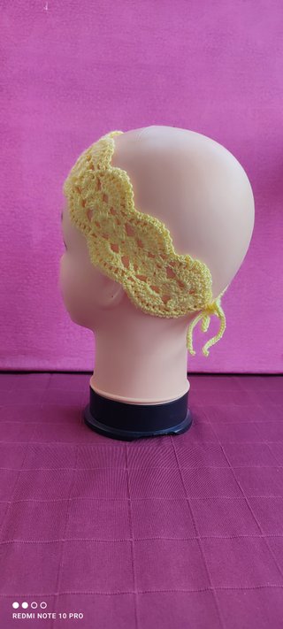 Diadema de encaje amarillo hecha a mano