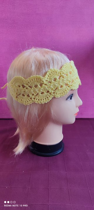 Diadema de encaje amarillo hecha a mano