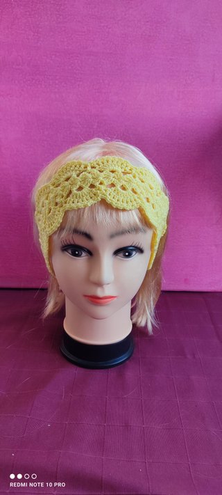 Diadema de encaje amarillo hecha a mano