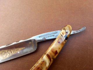 Navaja de afeitar francesa antigua