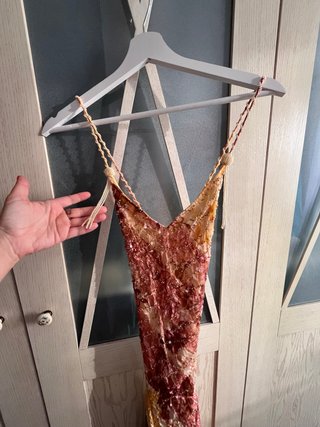 Vestido de fiesta dorado y rosa
