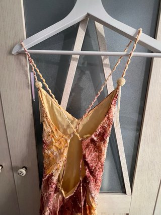 Vestido de fiesta dorado y rosa