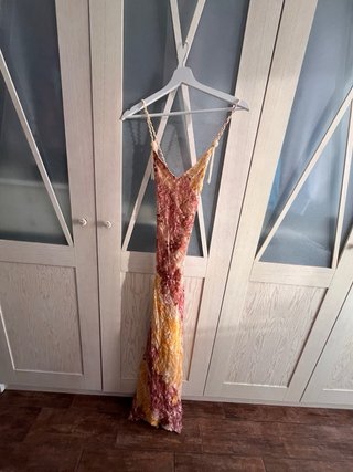Vestido de fiesta dorado y rosa