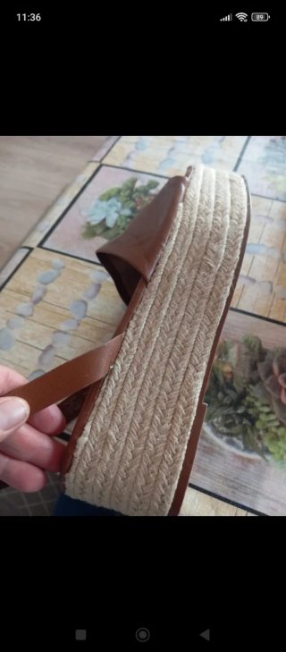 Sandalias de cuña marrones