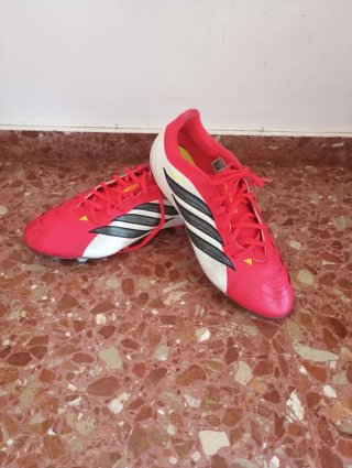 Zapatillas de fútbol Adidas rojas y negras