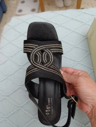 Sandalias JZ Hermanos tacón medio negras