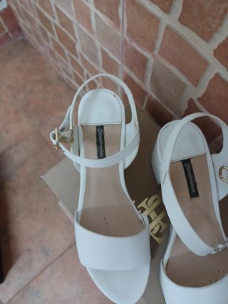 Sandalias Stradivarius tacón blancas