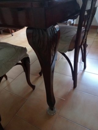 Aparador antiguo con espejo