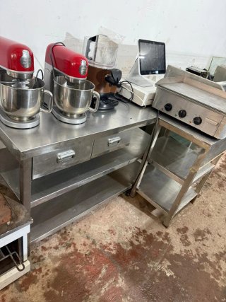 Mesa de acero inoxidable