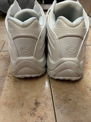 Zapatillas blancas Nocta usadas tres veces