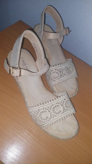 Sandalias cuña esparto encaje beige Talla 38