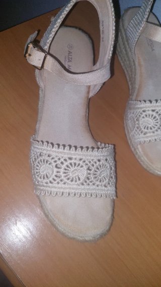Sandalias cuña esparto encaje beige Talla 38