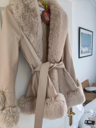 Abrigo pelo sintético beige