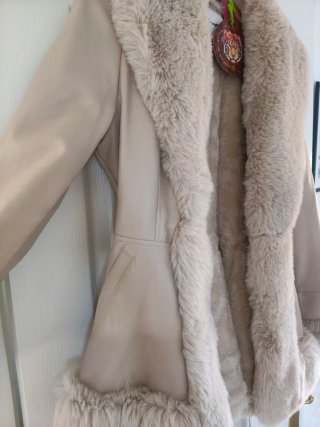 Abrigo pelo sintético beige