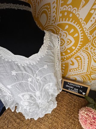 Camisa Blanca Bordada con Encaje Moa Talla M