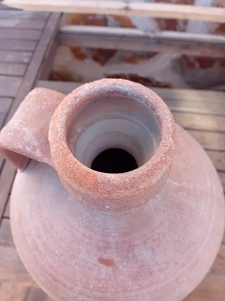 Cántaro de barro antiguo