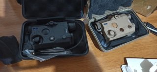 Linterna Airsoft Negra y Tan