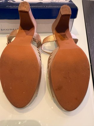 Zapatos de tacón Prestigio dorados