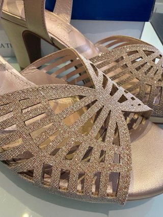 Zapatos de tacón Prestigio dorados