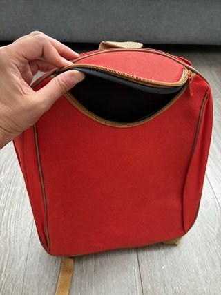 Mochila pequeña naranja y marrón. medidas 35x28x5.