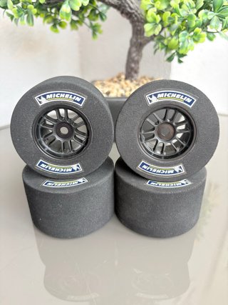 4 RUEDAS RC THUNDER TIGER F1 NUEVAS Y ORIGINALES