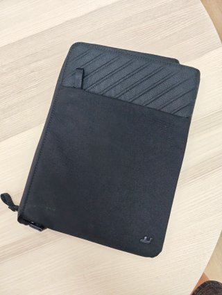 Funda Tomtoc 13.6" MacBook Air/Pro Negra