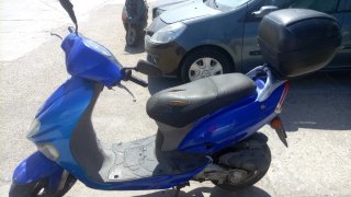 Moto Scooter Azul Automática