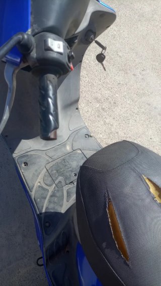 Moto Scooter Azul Automática